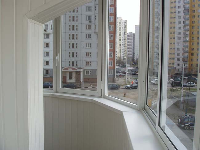 Закругленное радиусное остекление полукруглого балкона и лоджии Химки