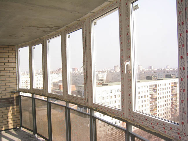Недорогое остекление общего балкона Химки