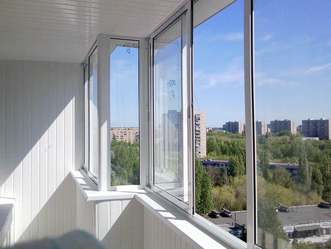 Нестандартное остекление балконов косой формы и проблемных балконов Химки