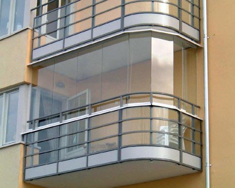 Сплошное безрамное остекление балкона без рам Химки